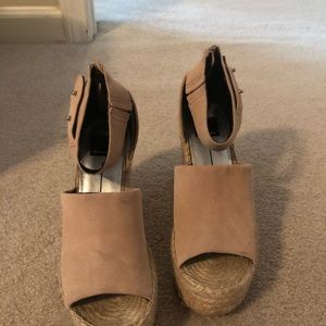 Blush Steve Madden Size 7 Wedges